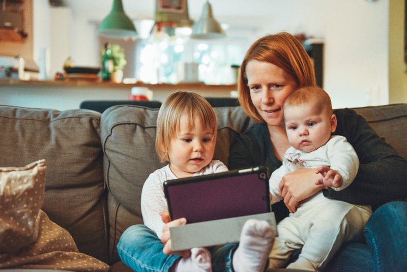 Parent & toddler stay and play